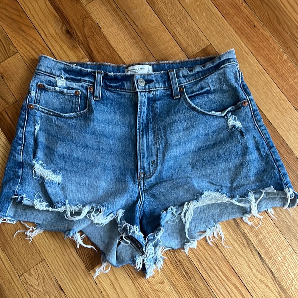 Abercrombie Curve Love cutoff shorts